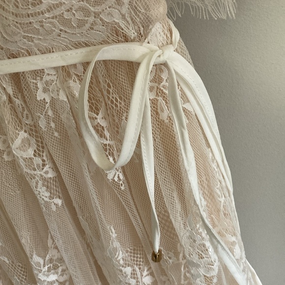 NWOT Guinevere Baltic Born Cream Lace Off-Shoulder Dress, Size Large - Picture 9 of 12